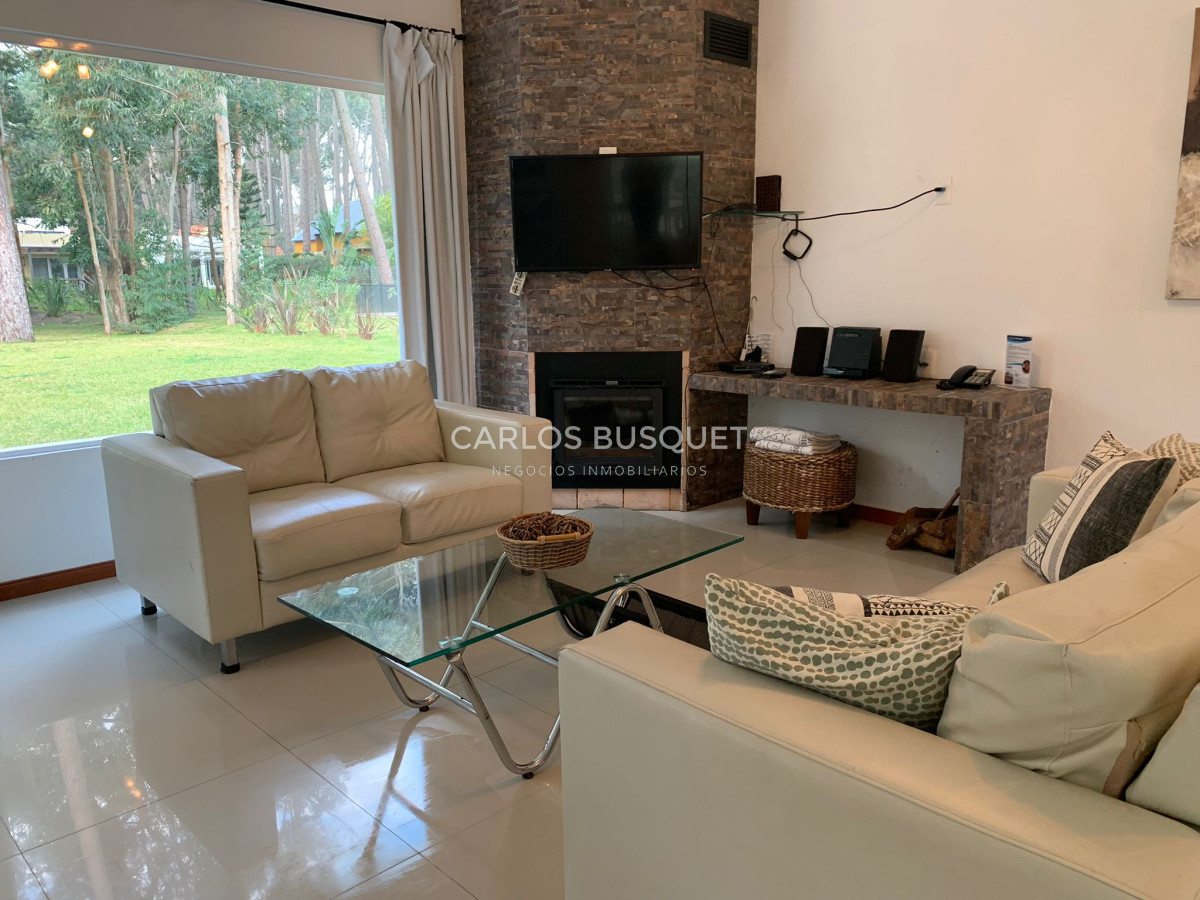 Casa ID.294 - Casa en venta de 4 dormitorios en Solanas 