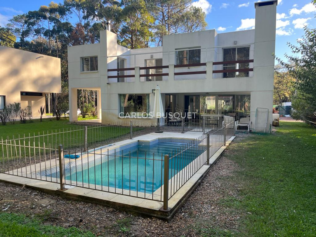 Casa ID.294 - Casa en venta de 4 dormitorios en Solanas 
