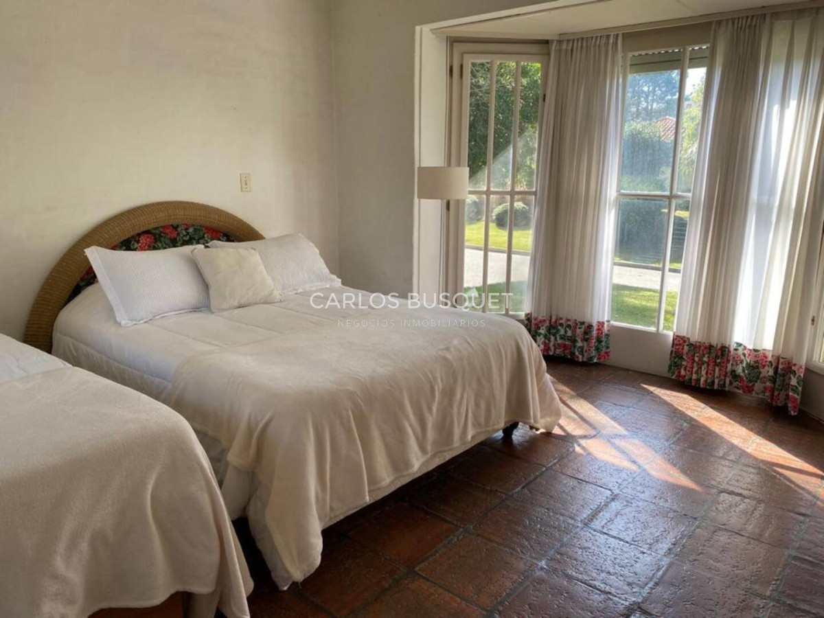 Casa ID.397 - Casa de 4 dormitorios en alquiler temporal en La Mansa, a dos cuadras de la playa!
