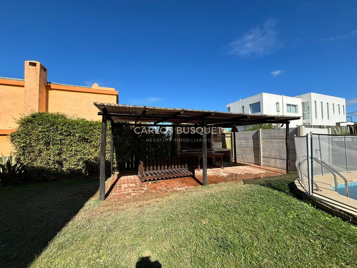 Casa ID.543 - Casa en venta de 4 dormitorios, en Punta Piedras