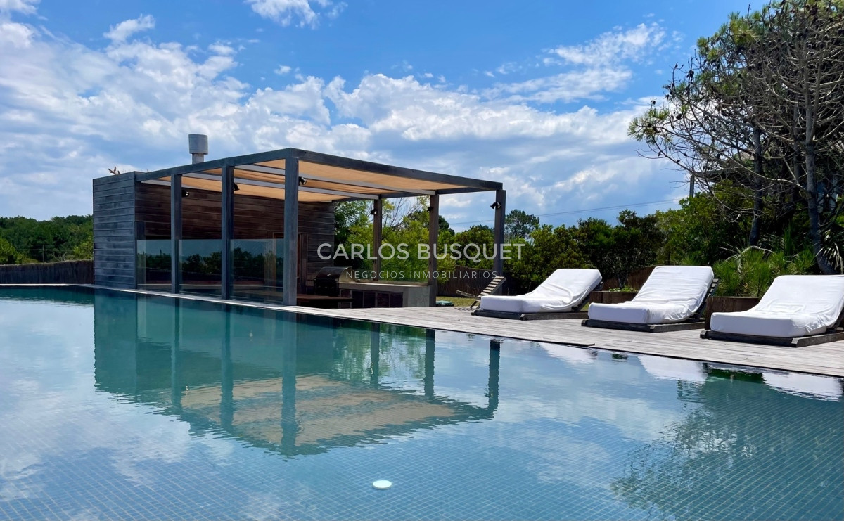 Casa ID.558 - Casa en venta, de 5 dormitorios, en San Antonio de La Pedrera, primera fila! 