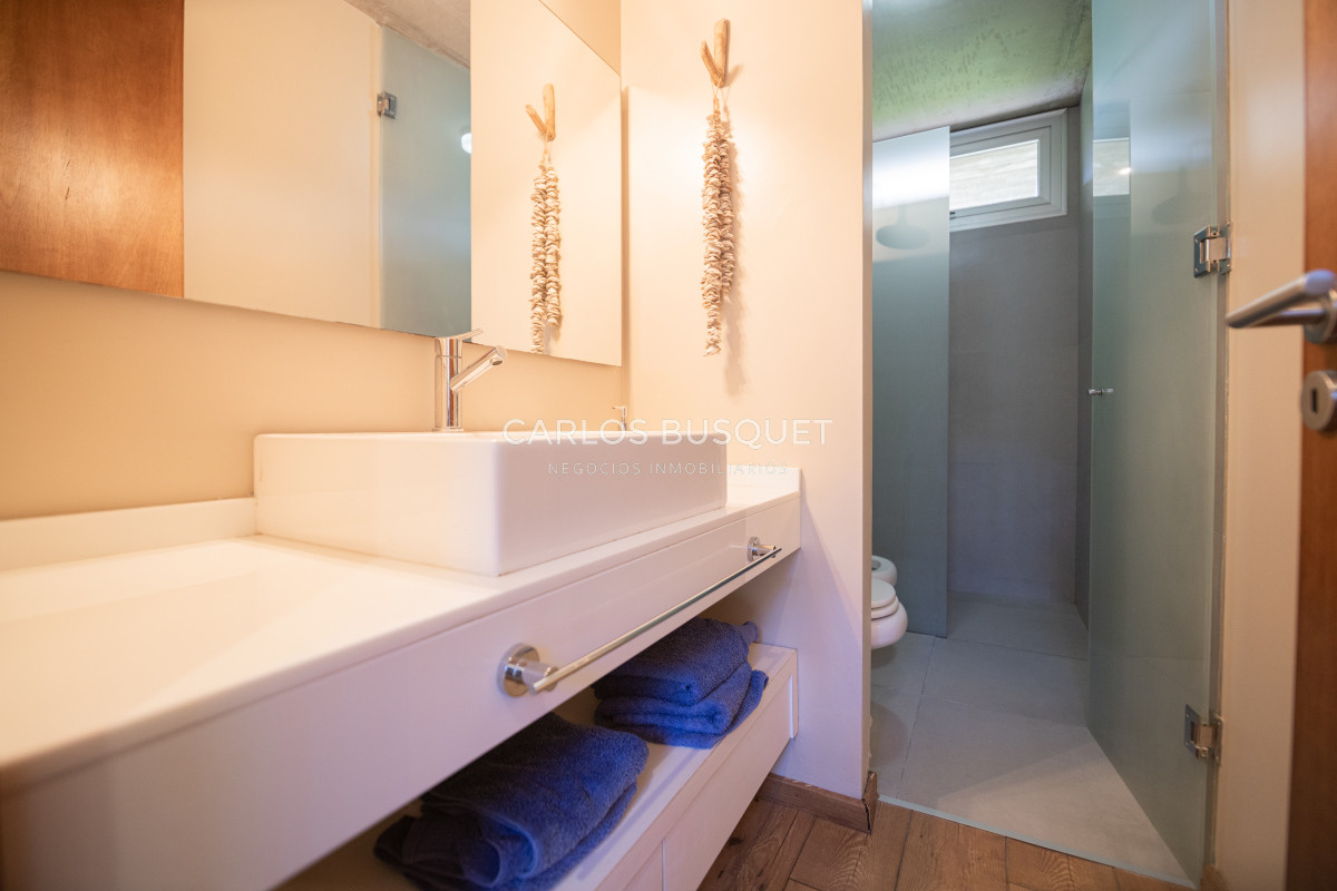 Casa ID.525 - Casa en venta de 4 dormitorios, en Barrio Cerrado en Rincon del Indio 