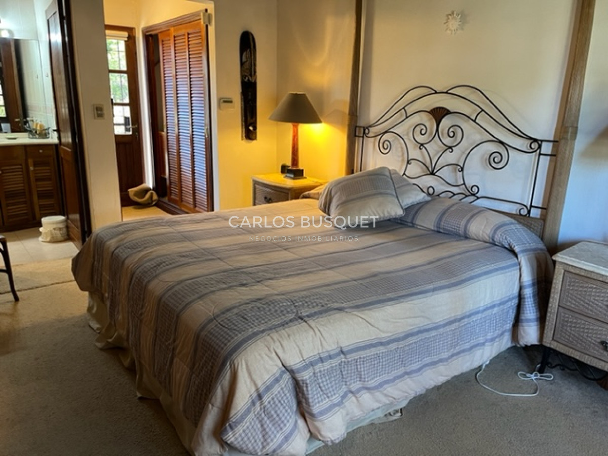 Casa ID.549 - Casa en venta de 4 dormitorios, en zona Mansa, a 2 cuadras de la playa
