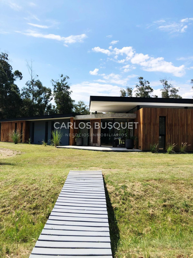 Casa ID.622 - Casa en alquiler temporal, de 3 dormitorios y servicio, en Eden Rock 
