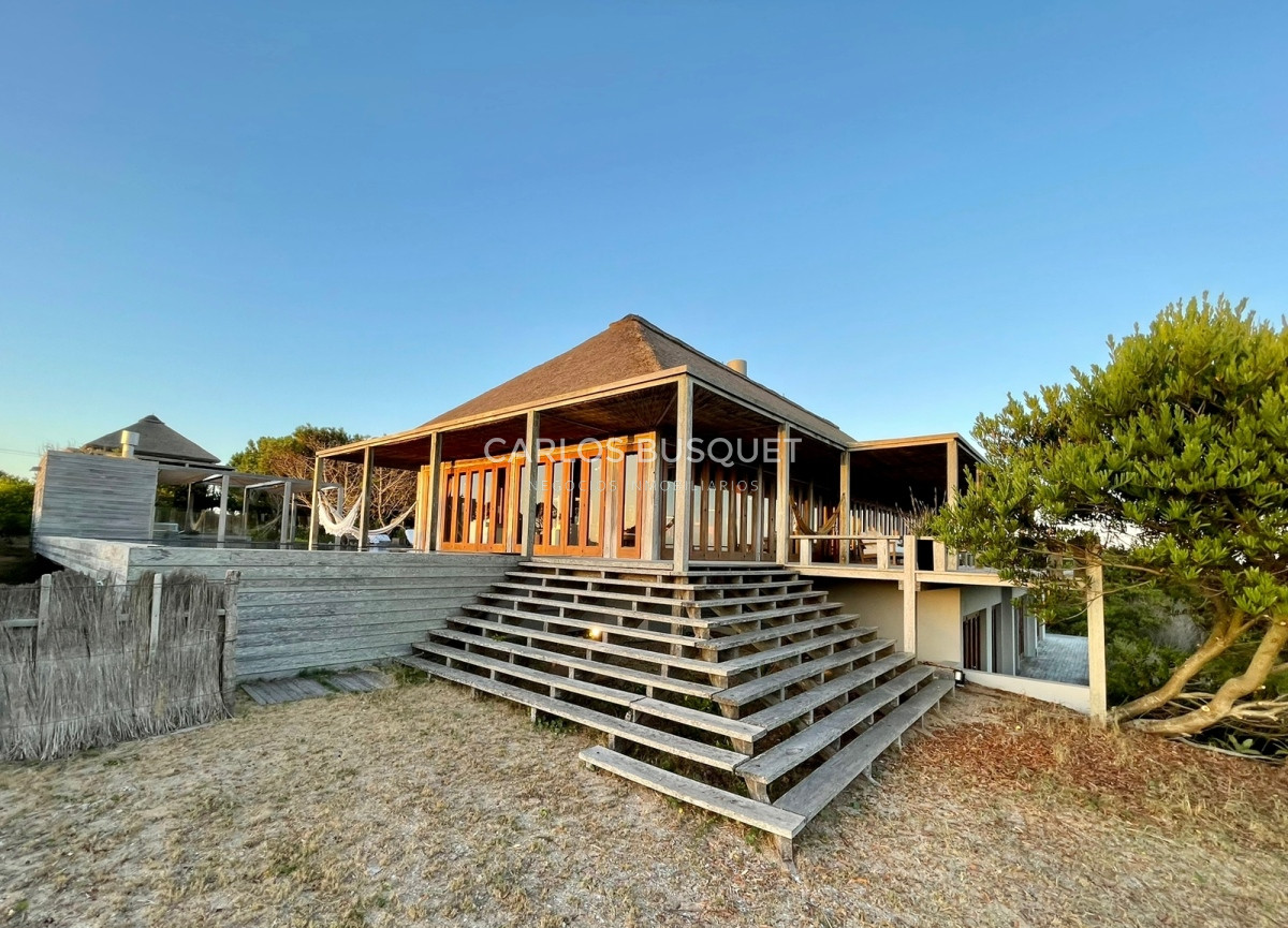 Casa ID.558 - Casa en venta, de 5 dormitorios, en San Antonio de La Pedrera, primera fila! 