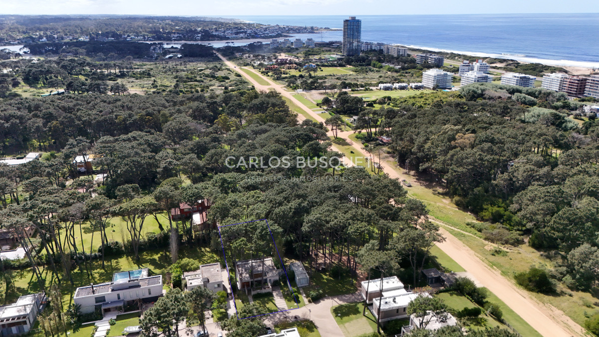 Casa ID.525 - Casa en venta de 4 dormitorios, en Barrio Cerrado en Rincon del Indio 