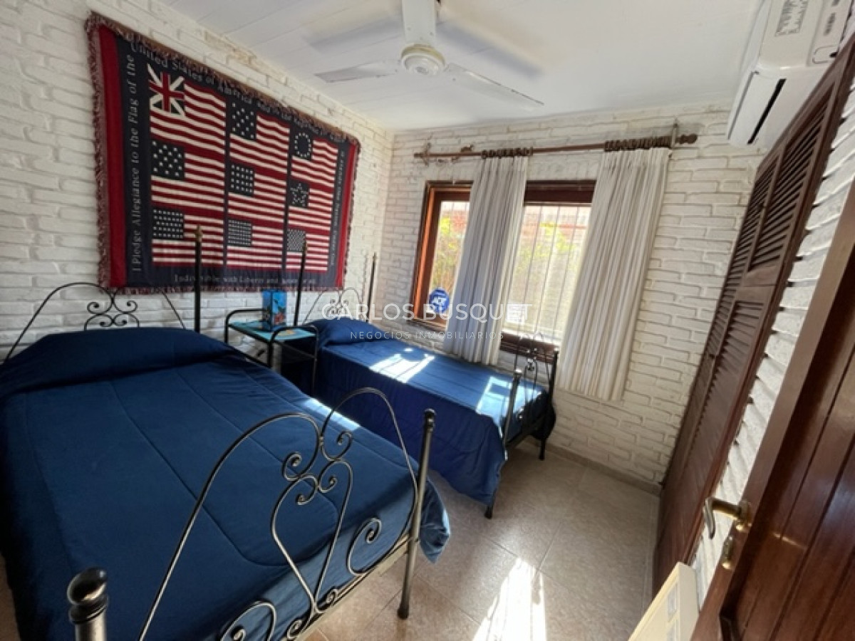 Casa ID.549 - Casa en venta de 4 dormitorios, en zona Mansa, a 2 cuadras de la playa