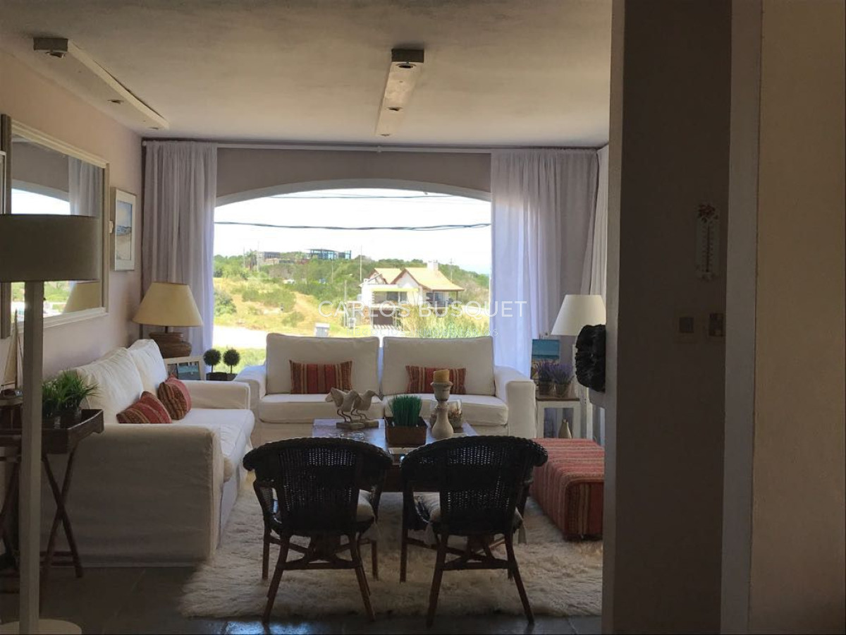 Casa ID.543 - Casa en venta de 4 dormitorios, en Punta Piedras