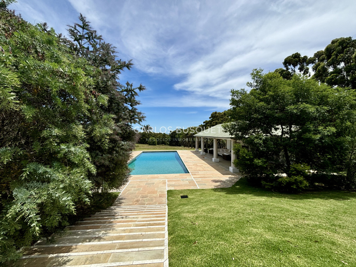 Casa ID.855 - Chacra en venta de 5 has, con espectacular casa de 5 dormitorios, en La Barra 