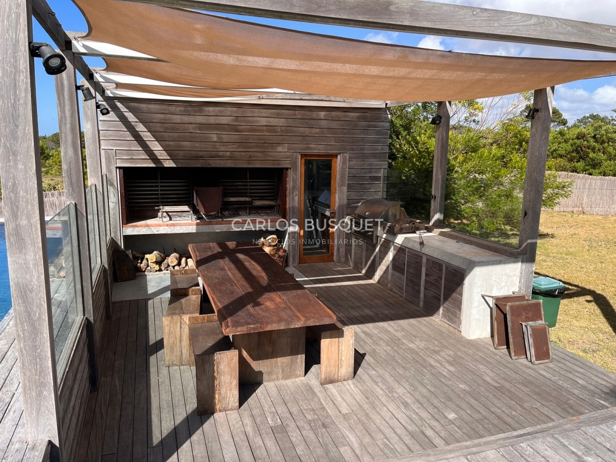 Casa ID.558 - Casa en venta, de 5 dormitorios, en San Antonio de La Pedrera, primera fila! 