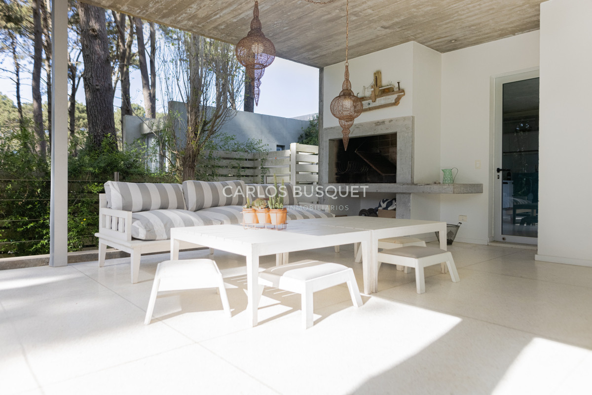 Casa ID.525 - Casa en venta de 4 dormitorios, en Barrio Cerrado en Rincon del Indio 