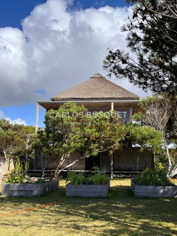 Casa ID.558 - Casa en venta, de 5 dormitorios, en San Antonio de La Pedrera, primera fila! 