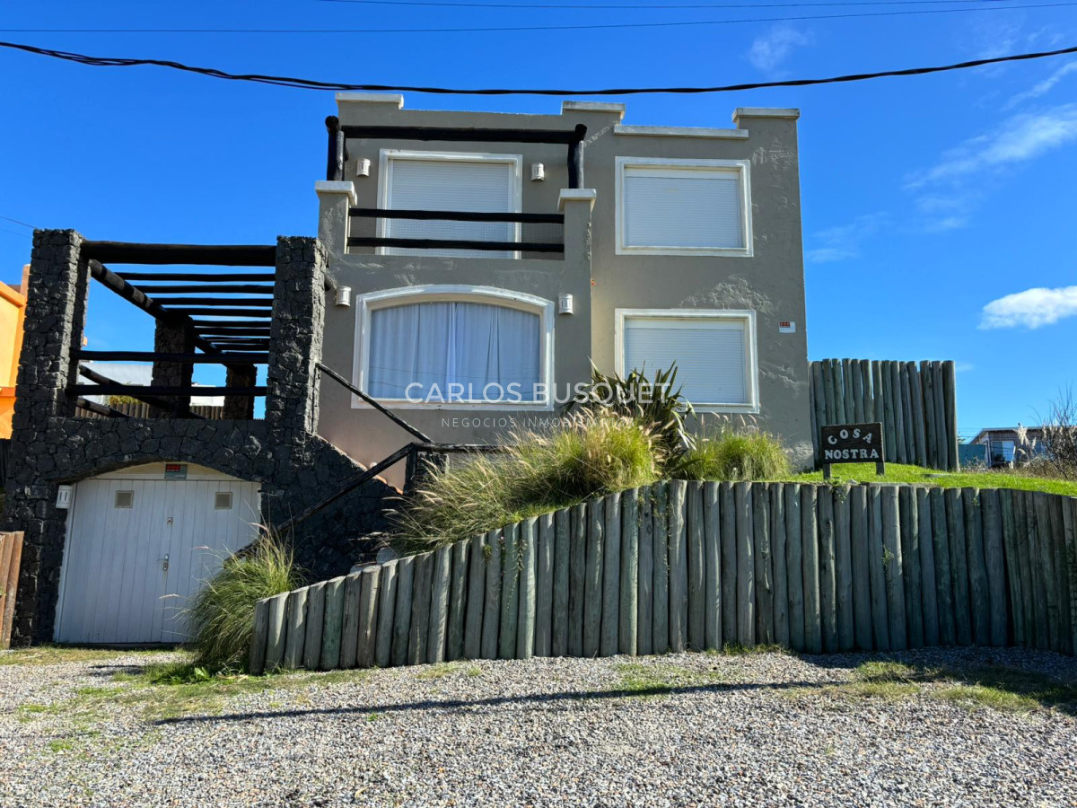 Casa ID.543 - Casa en venta de 4 dormitorios, en Punta Piedras