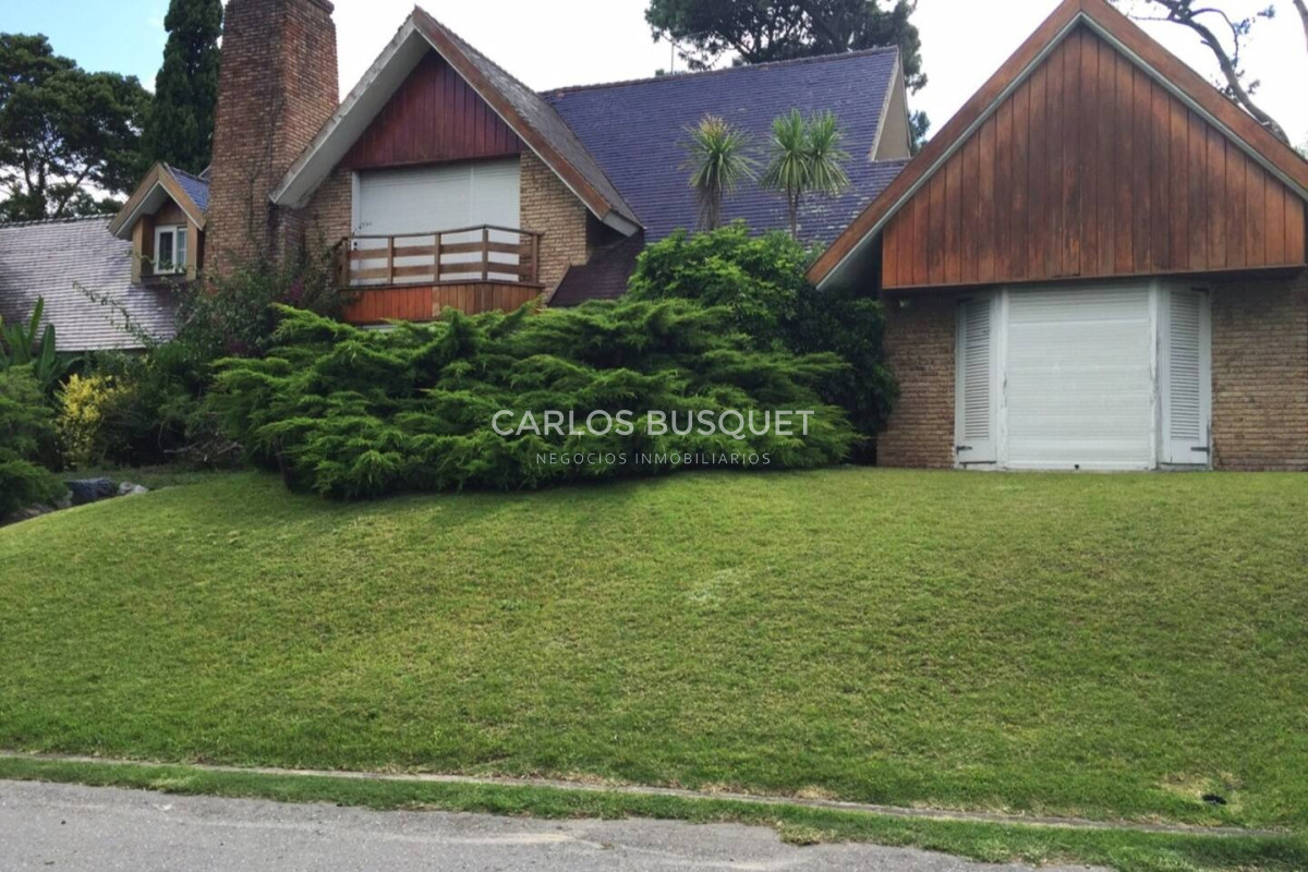 Casa ID.397 - Casa de 4 dormitorios en alquiler temporal en La Mansa, a dos cuadras de la playa!