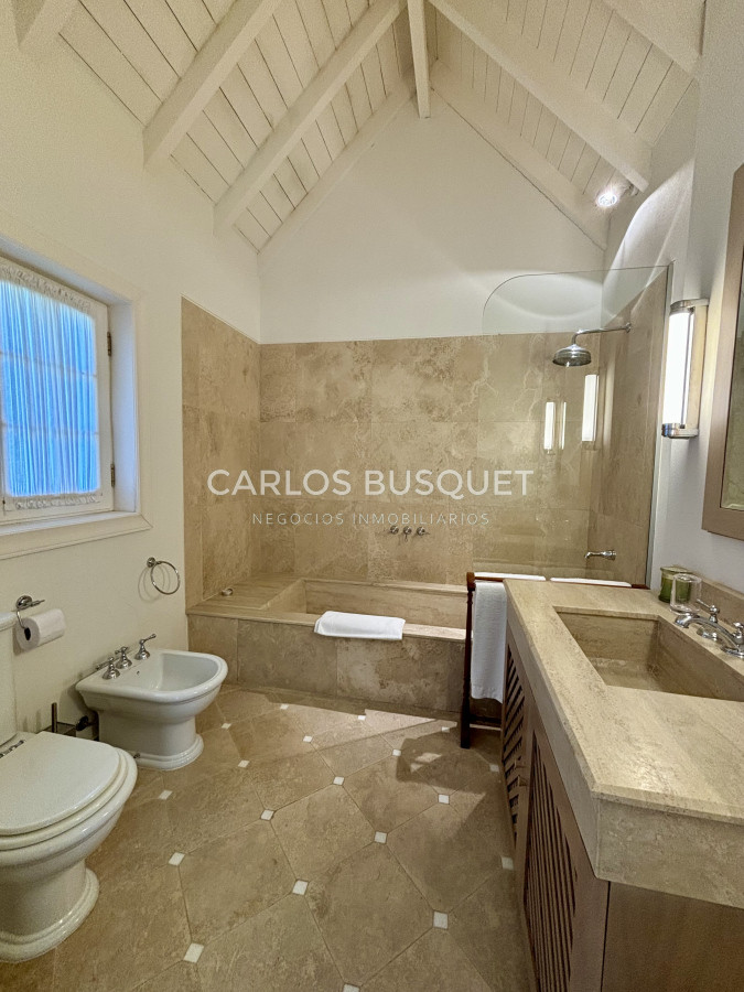 Casa ID.855 - Chacra en venta de 5 has, con espectacular casa de 5 dormitorios, en La Barra 