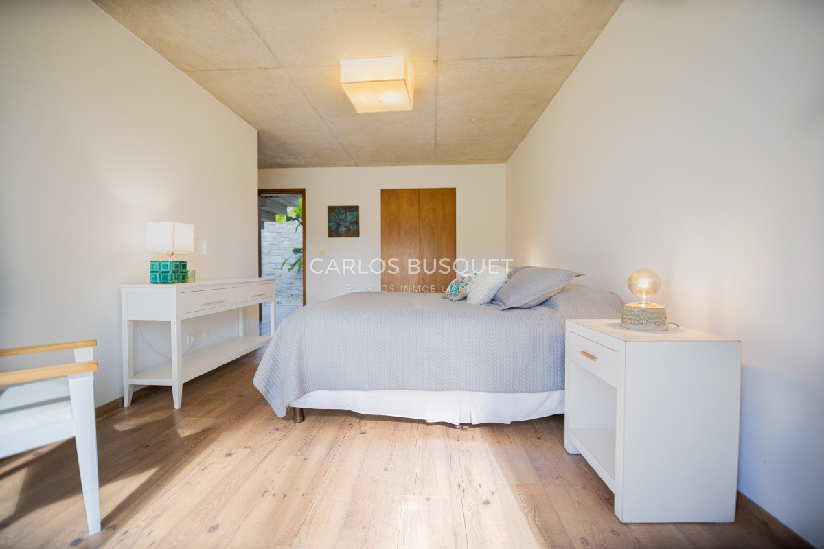 Casa ID.525 - Casa en venta de 4 dormitorios, en Barrio Cerrado en Rincon del Indio 