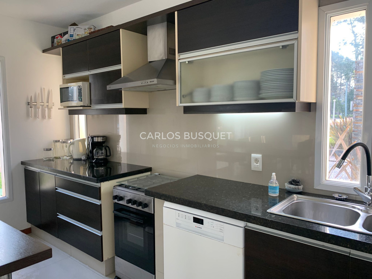 Casa ID.294 - Casa en venta de 4 dormitorios en Solanas 