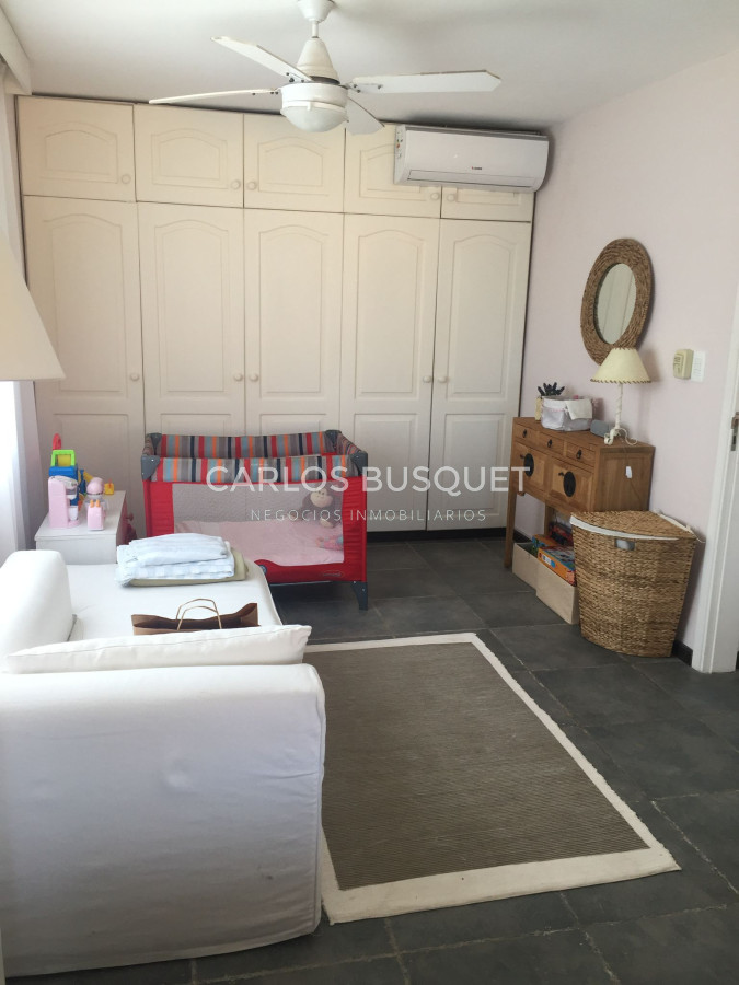 Casa ID.543 - Casa en venta de 4 dormitorios, en Punta Piedras