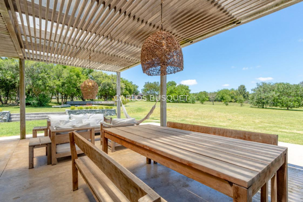 Casa ID.557 - Casa en venta en La Barra, Barrio el Quijote, de 3 dormitorios y servicio. 