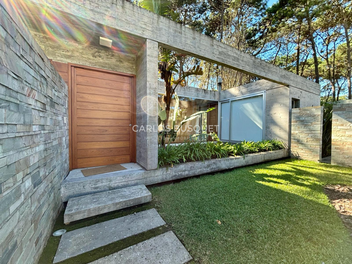 Casa ID.525 - Casa en venta de 4 dormitorios, en Barrio Cerrado en Rincon del Indio 