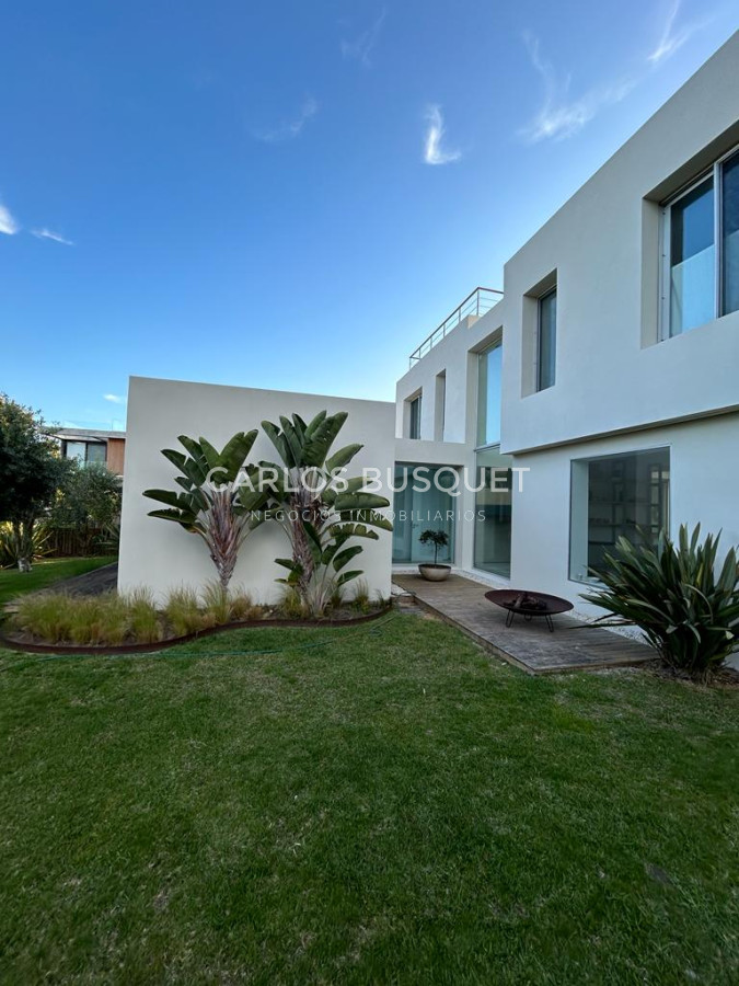 Casa ID.420 - Casa en alquiler, de 4 dormitorios, en Jose Ignacio, Club de Mar! 