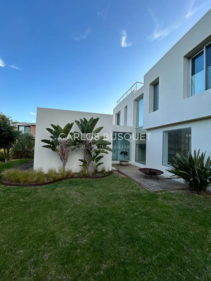 Casa ID.420 - Casa en alquiler, de 4 dormitorios, en Jose Ignacio, Club de Mar! 