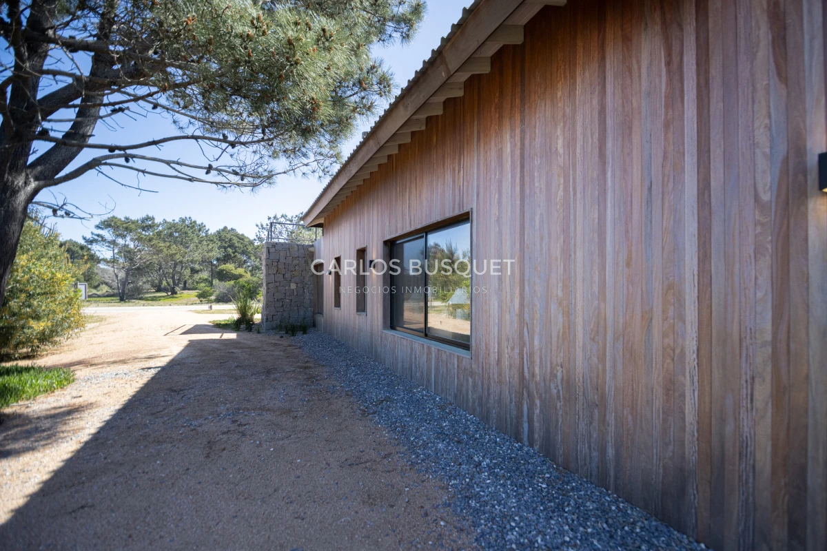 Casa ID.323 - Casa en venta de 4 dormitorios, en Jose Ignacio, Barrio Laguna Escondida
