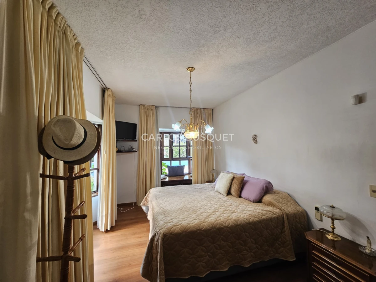 Casa ID.1513 - Gran casa en venta en zona comercial de Lugano San Rafael