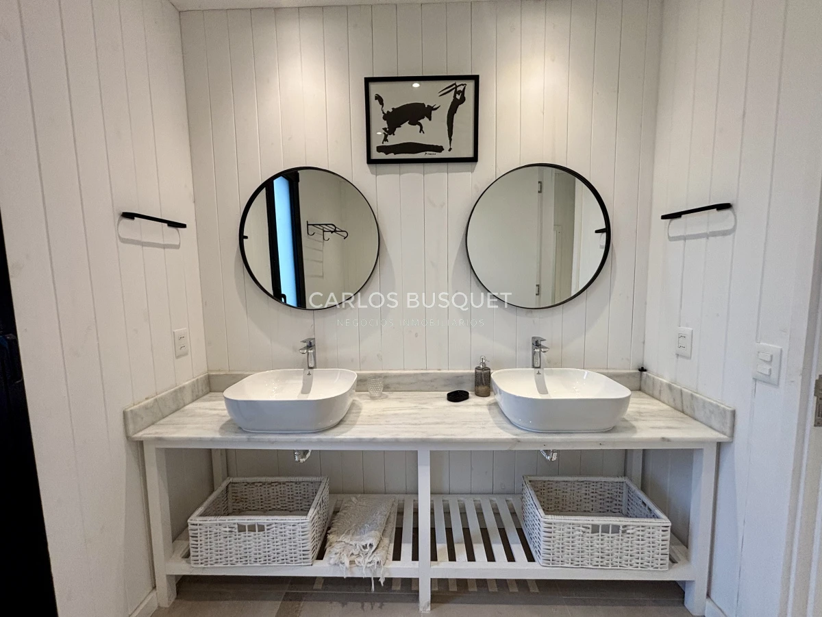 Casa ID.1094 - Casa en venta de 4 dormitorios en la Barra, Barrio Don Miguel 