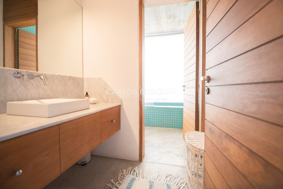 Casa ID.244 - Casa en Venta, de 6 dormitorios, en Santa Monica, sobre el mar