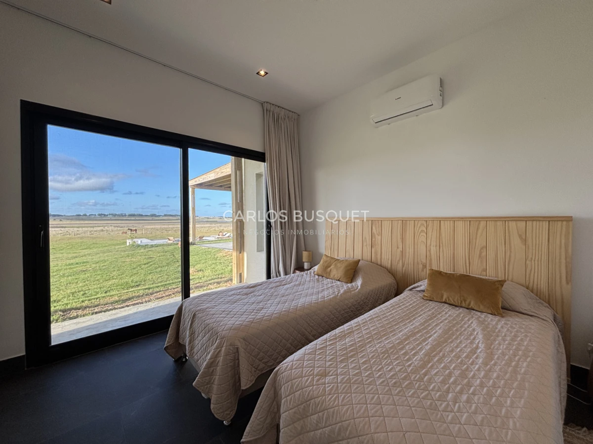 Casa ID.1296 - Chacra en alquiler temporal de 5 dormitorios, en Camino Medellin