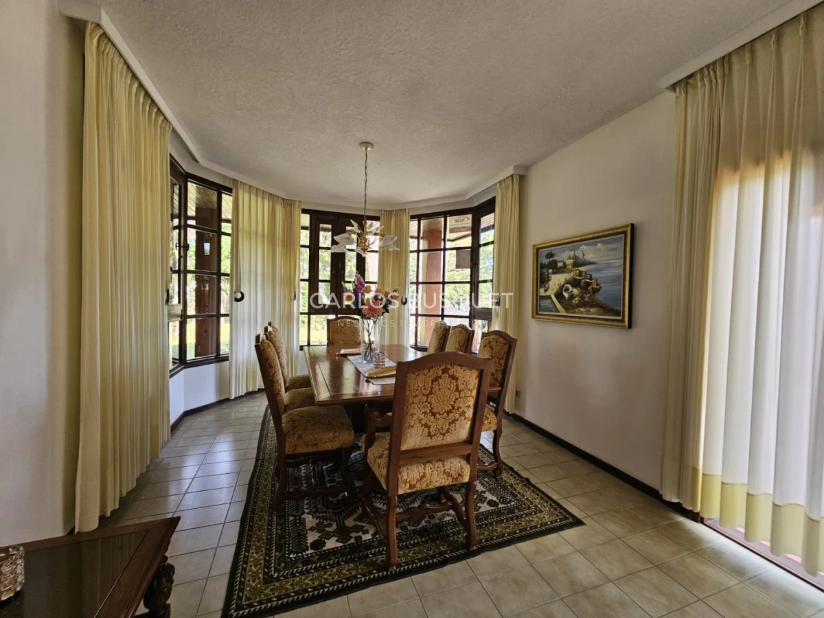 Casa ID.1513 - Gran casa en venta en zona comercial de Lugano San Rafael