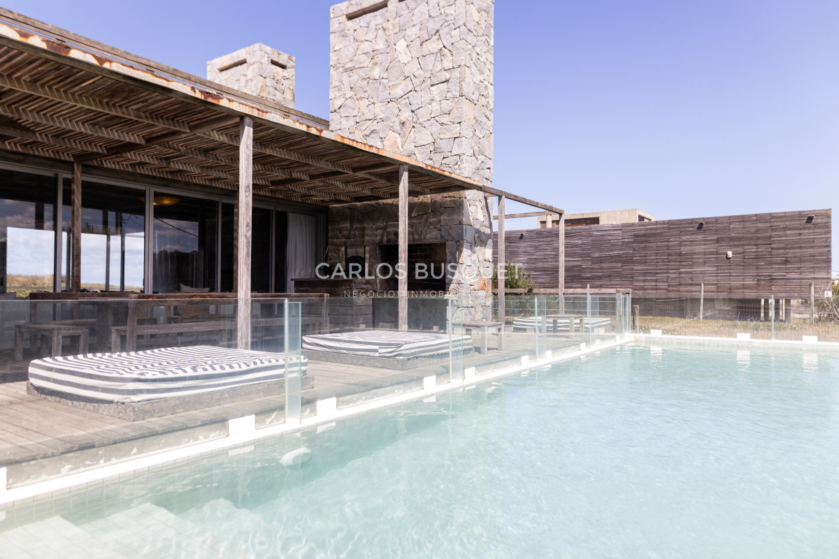 Casa ID.244 - Casa en Venta, de 6 dormitorios, en Santa Monica, sobre el mar