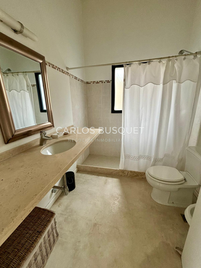 Casa ID.721 - Casa en alquiler temporal de 5 dormitorios en Club de Mar, Jose Ignacio 