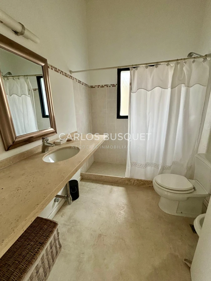 Casa ID.721 - Casa en alquiler temporal de 5 dormitorios en Club de Mar, Jose Ignacio 