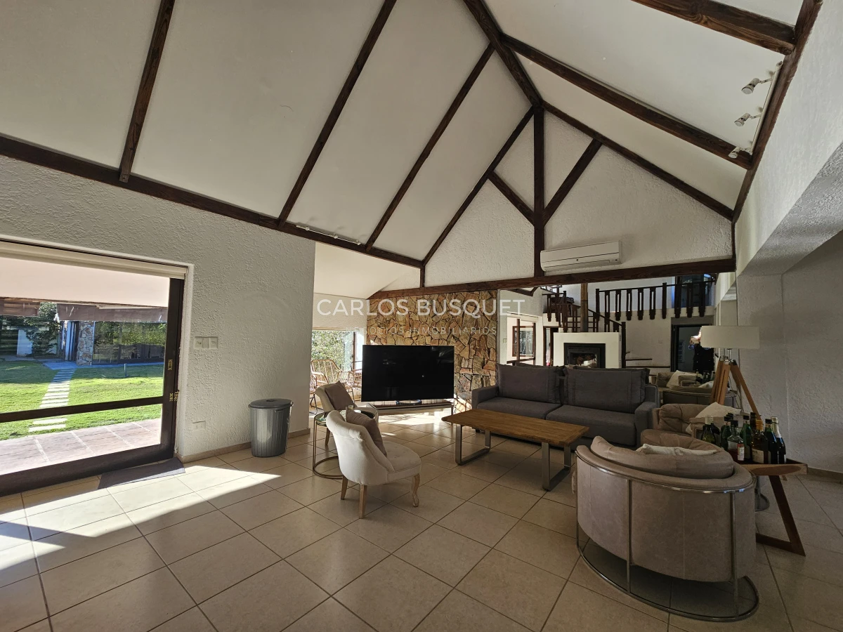 Casa ID.1306 - Casa en venta de 4 dormitorios en Lugano Punta Del Este