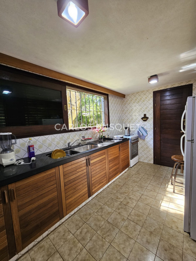 Casa ID.1512 - Casa en venta en barrio Lugano