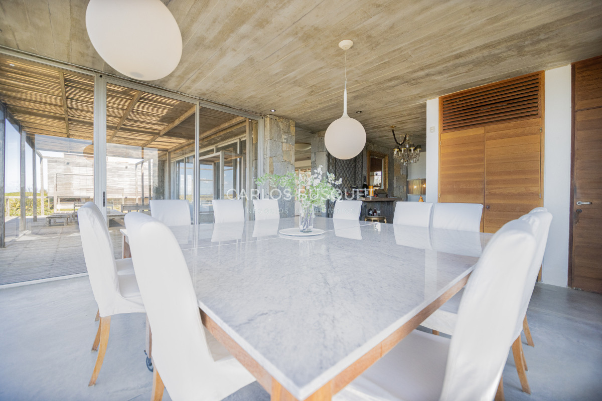 Casa ID.244 - Casa en Venta, de 6 dormitorios, en Santa Monica, sobre el mar