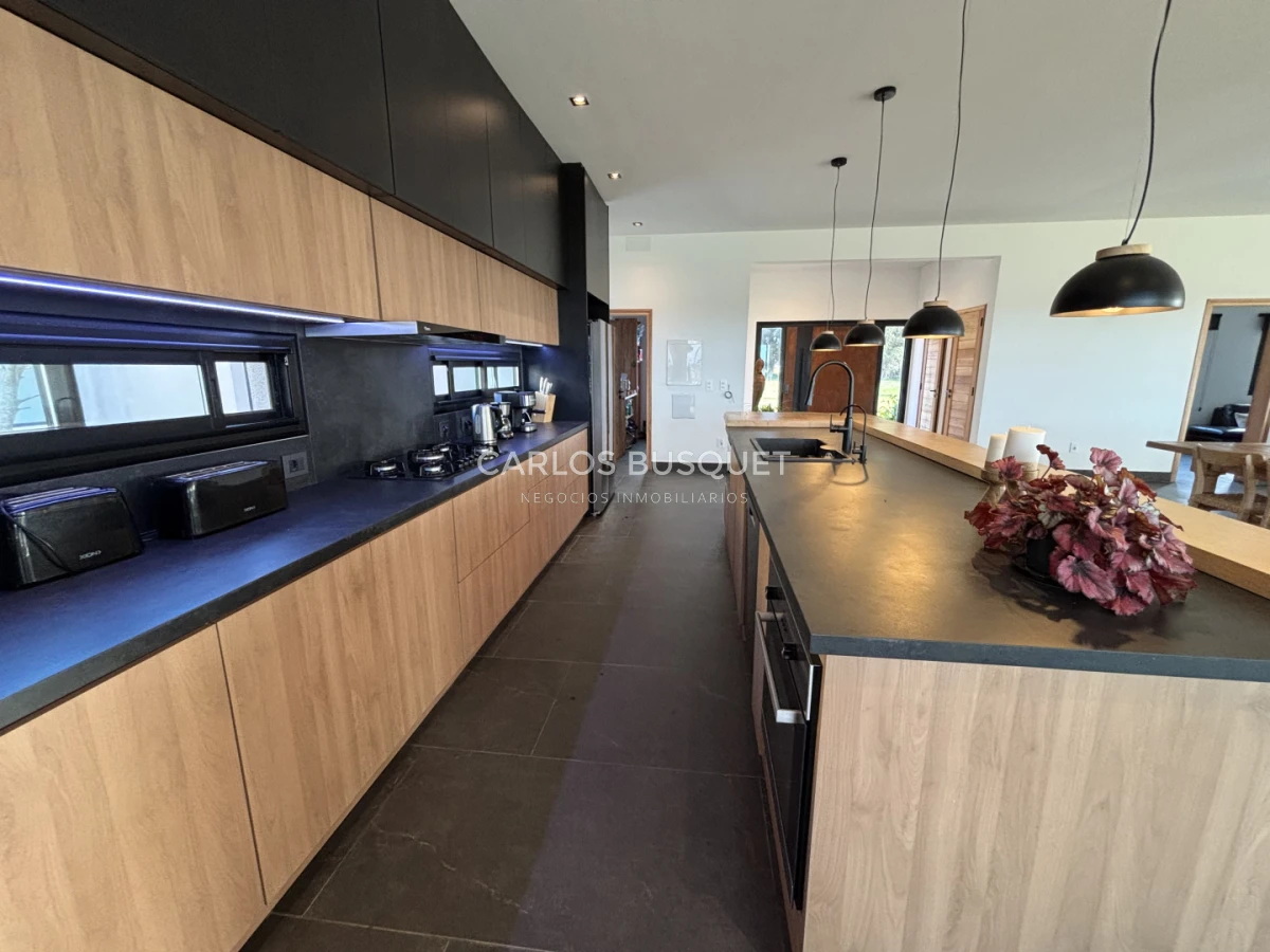 Casa ID.1296 - Chacra en alquiler temporal de 5 dormitorios, en Camino Medellin