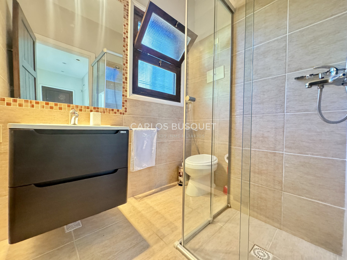 Casa ID.753 - Casa en venta de 6 dormitorios en Playa Mansa