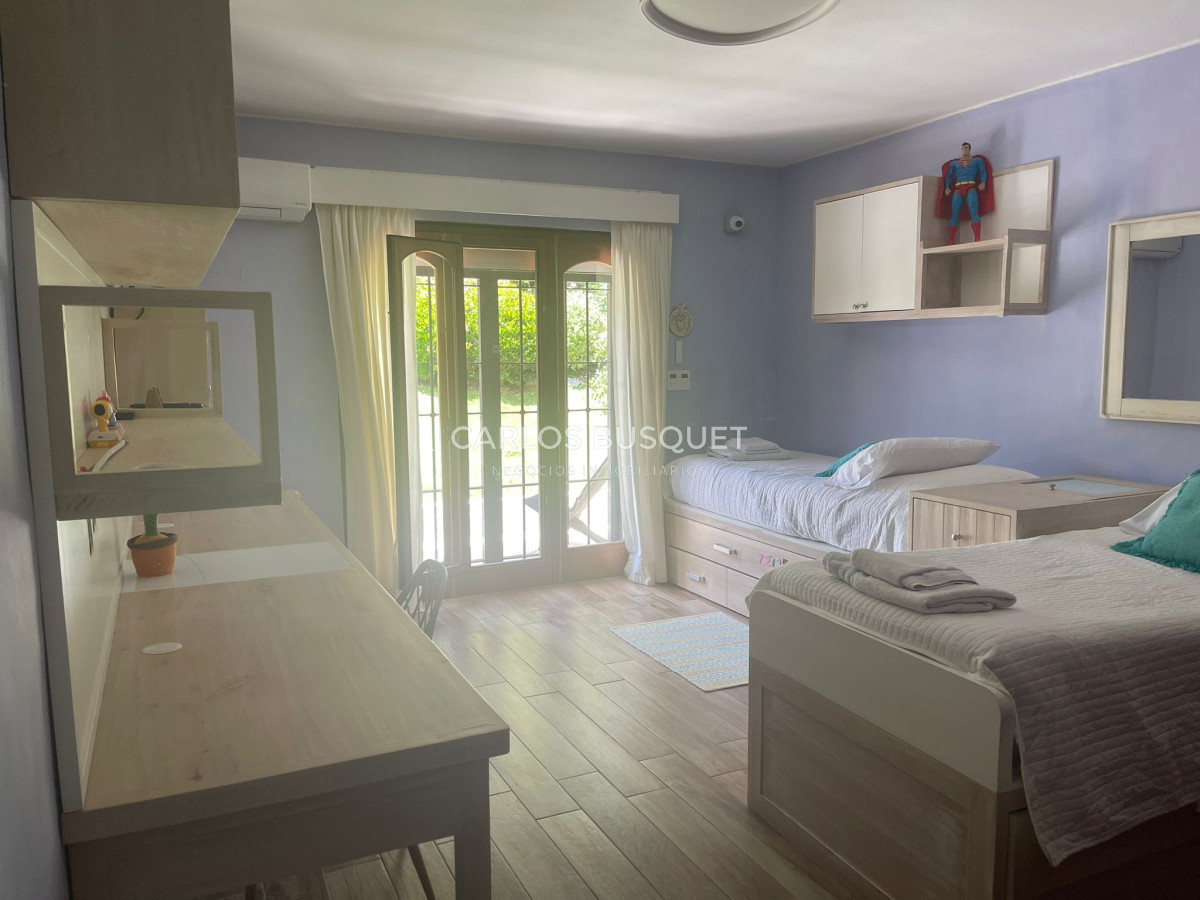 Casa ID.885 - Hermosa casa ubicada en Playa Mansa Punta Del Este