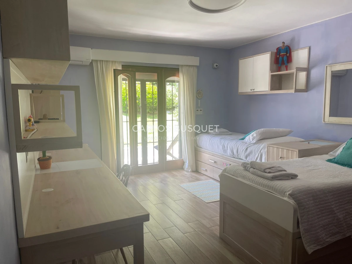Casa ID.885 - Casa en venta de 4 dormitorios en playa Mansa