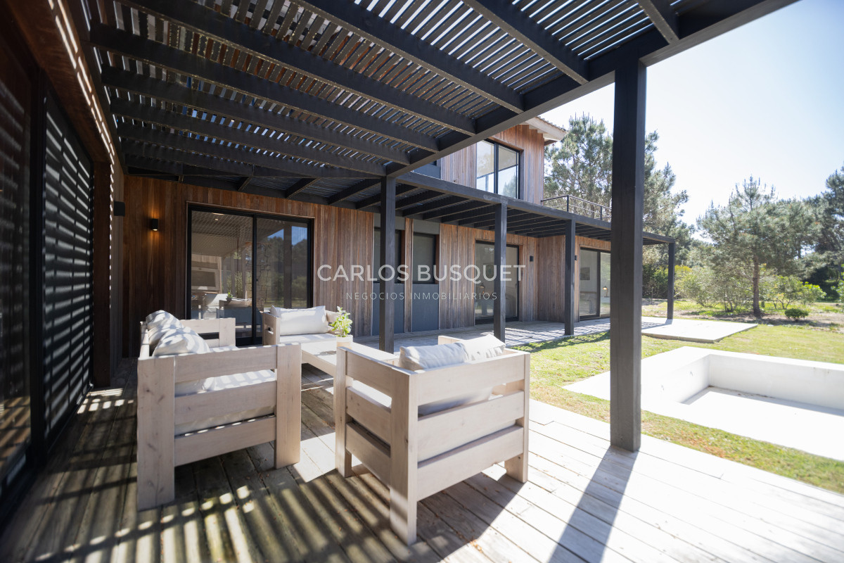 Casa ID.323 - Casa en venta de 4 dormitorios, en Jose Ignacio, Barrio Laguna Escondida