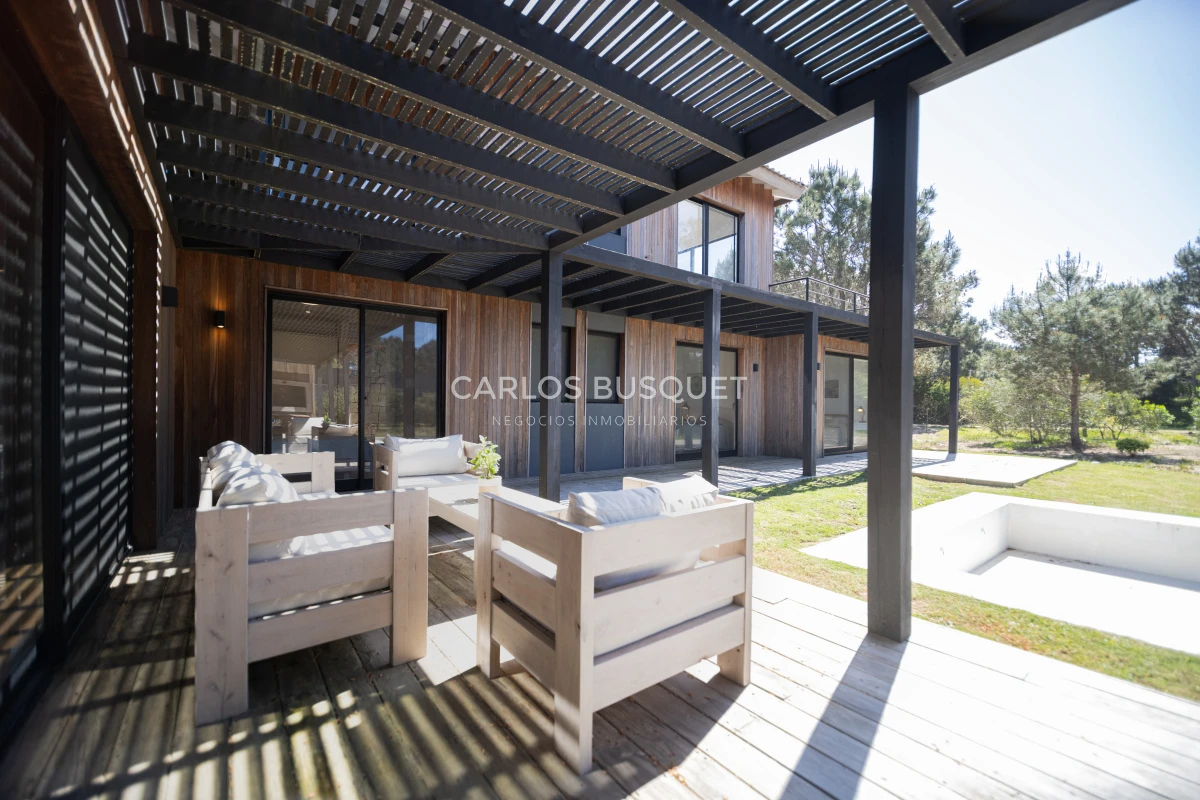 Casa ID.323 - Casa en venta de 4 dormitorios, en Jose Ignacio, Barrio Laguna Escondida