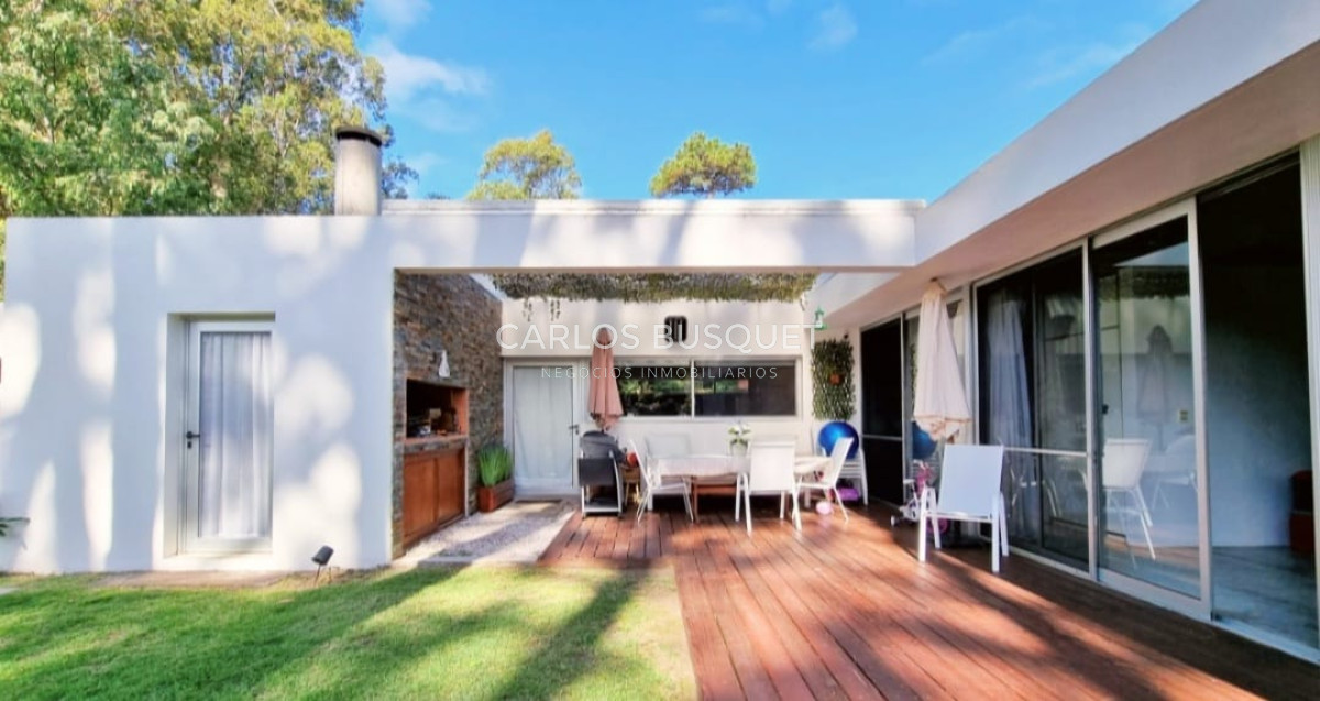 Casa ID.1055 - Espectacular casa minimalista en el corazon de San Rafael