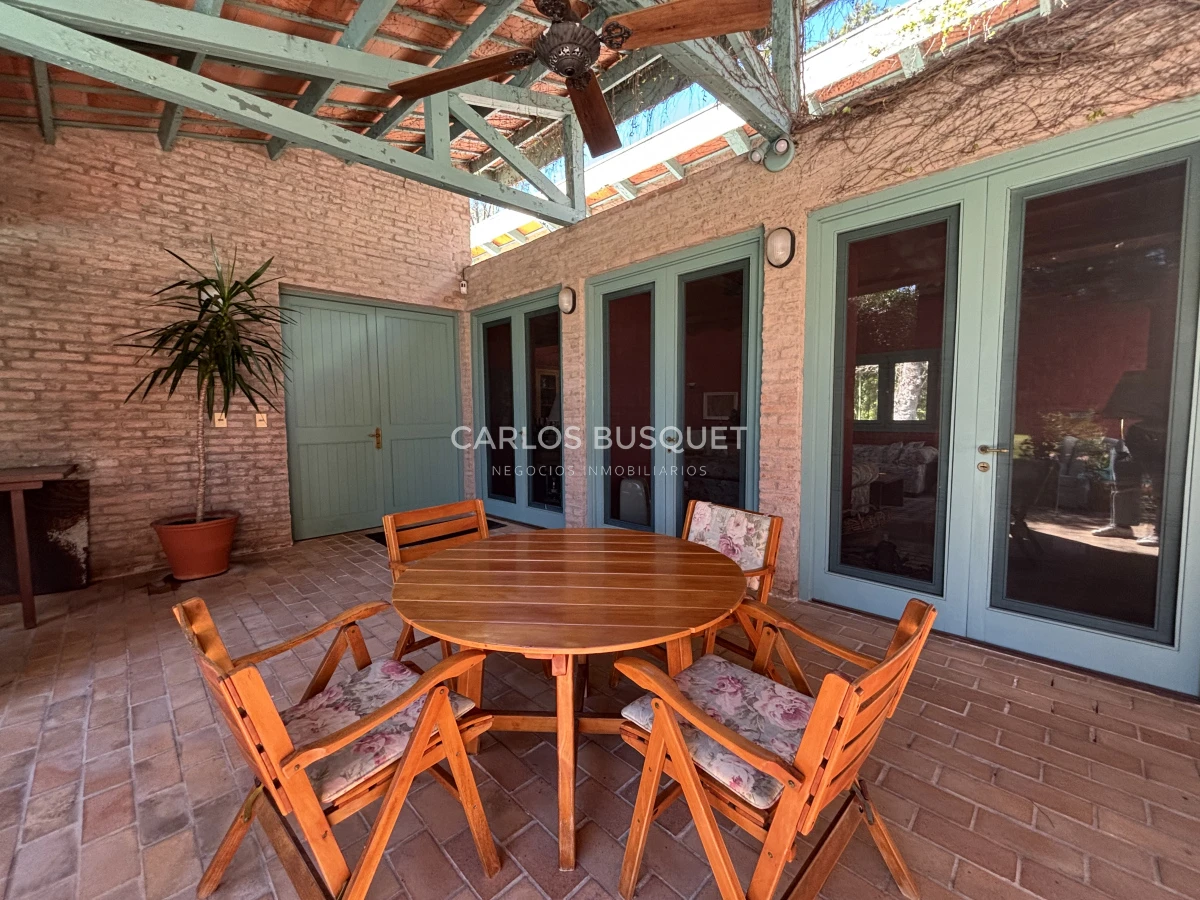 Casa ID.1311 - Venta casa de 5 dormitorios en barrio Golf, Punta del Este