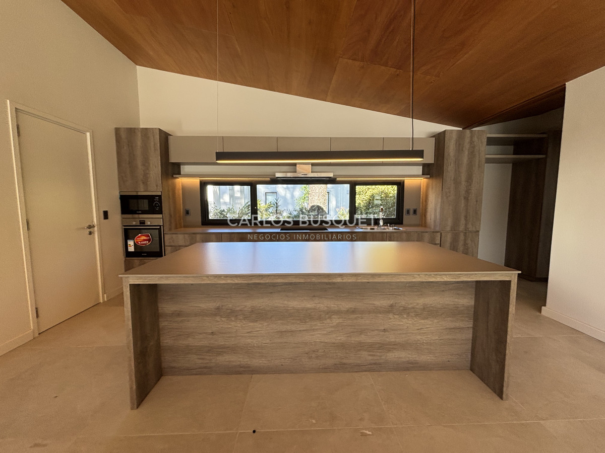 Casa ID.891 - Casa en venta de 4 dormitorios, en Rincon del Indio 