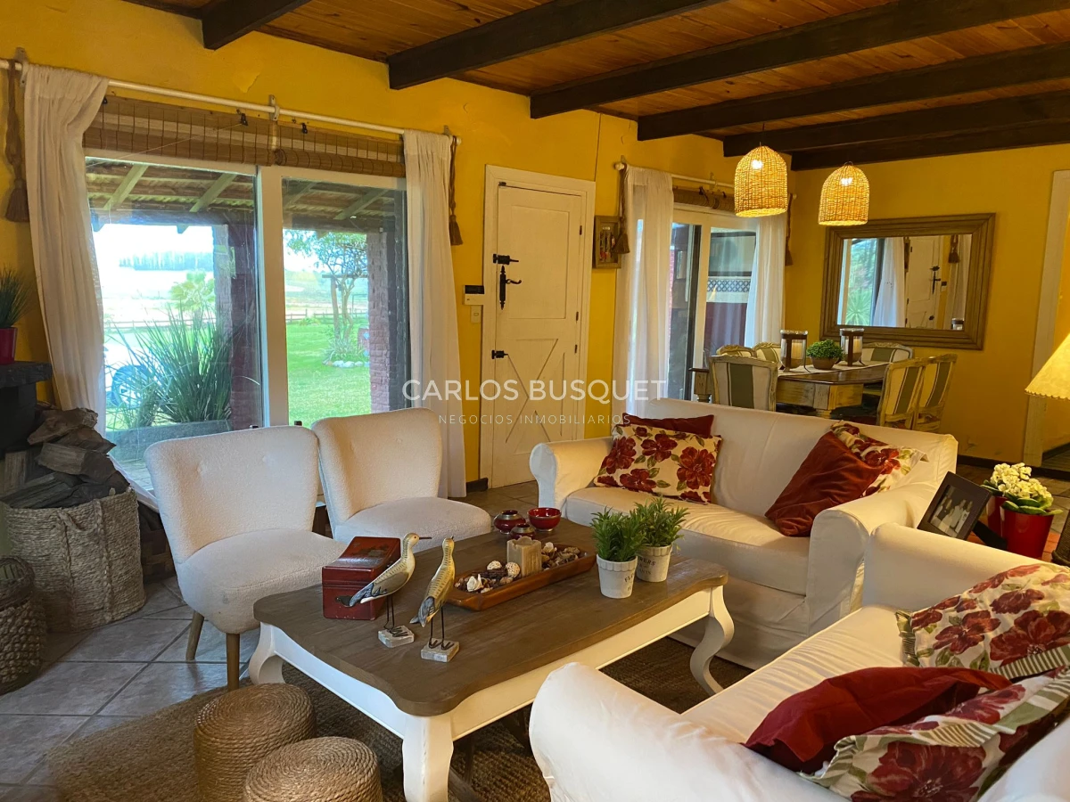 Casa ID.399 - Venta Chacra de 5 hectáreas con casa de 6 dormitorios, en Camino Medellin