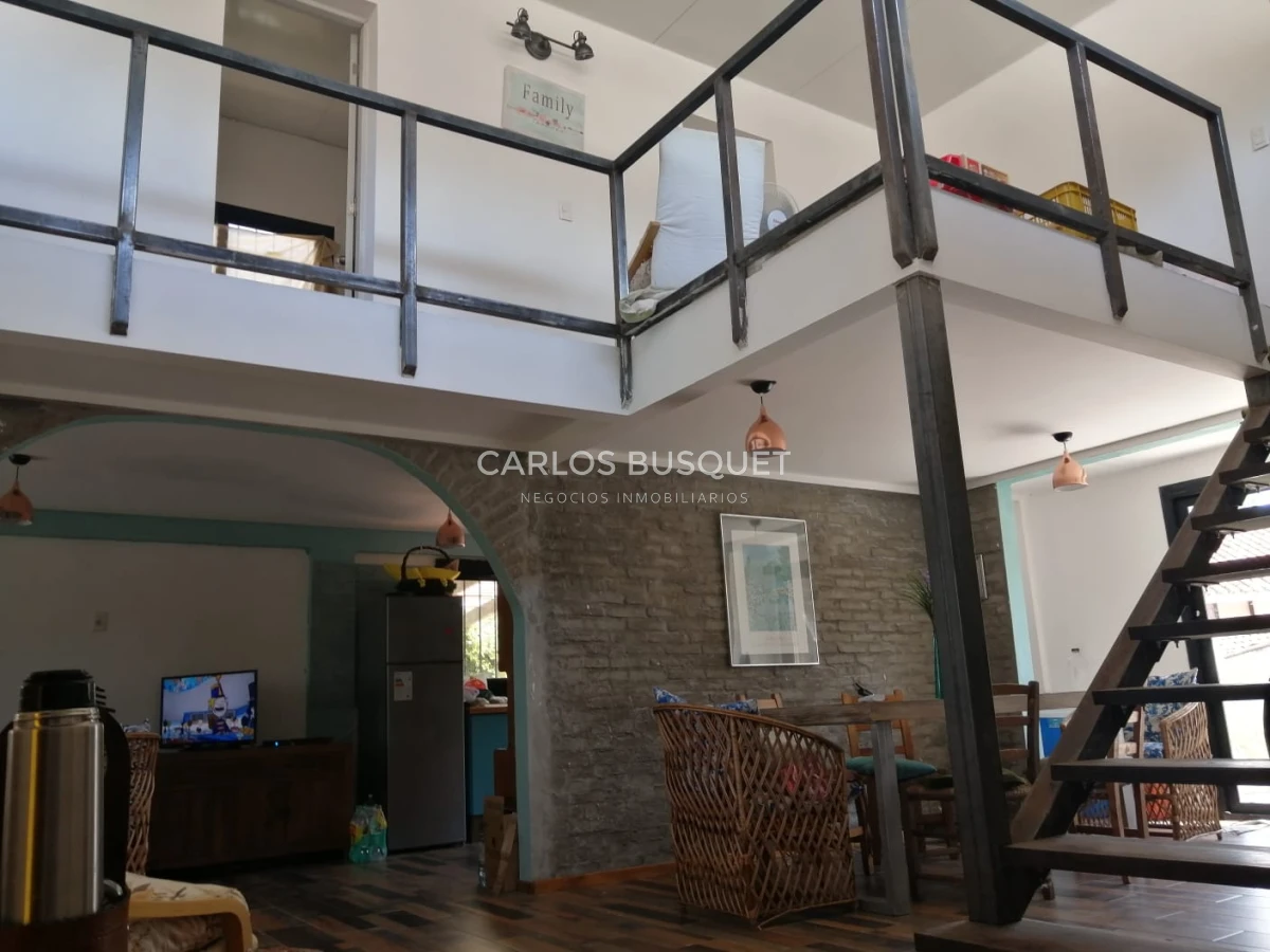 Casa ID.1040 - Casa en venta de 3 dormitorios en Pinares con Piscina