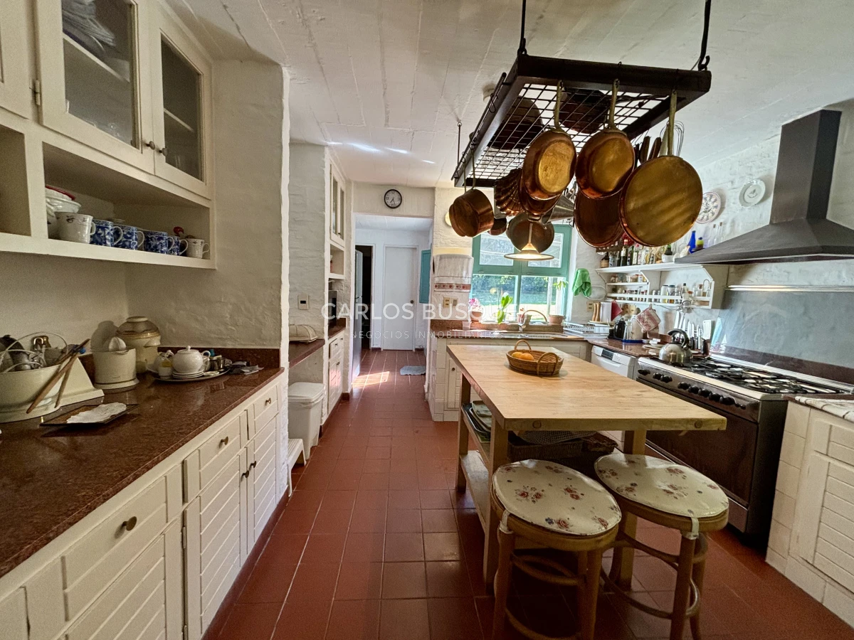 Casa ID.1311 - Venta casa de 5 dormitorios en barrio Golf, Punta del Este